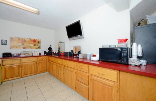 Charlotte Hotel | 4 Units | Charlotte Stay | Free Breakfast | Near Downtown Attractions