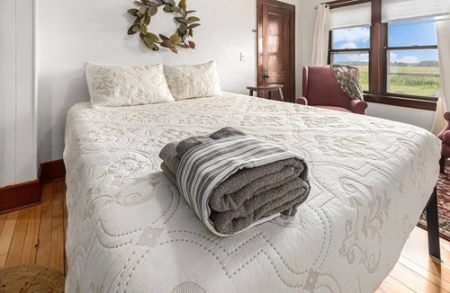 Pentwater Other | 5 Bedroom, 2 Bathroom Renovated Craftsman Farmhouse! Sleeps 10