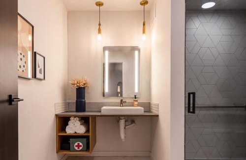 Downtown House | 5 King Bed Suites at The Finnley Hotel in DT GR