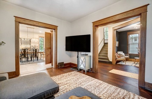 New Haven House | 5BR Family-Friendly Vacation Rental | Pets OK | Sleeps 11