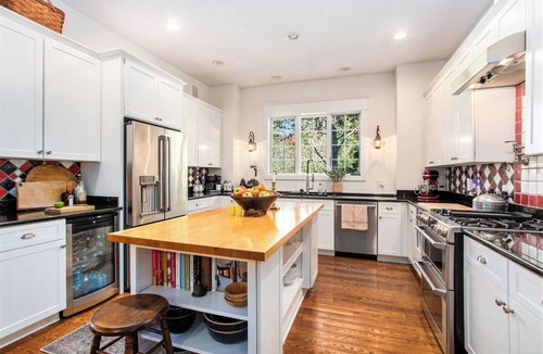 Sawyer House | 5BR Oasis w/Pool/spa/sports ct.