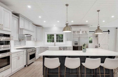 Grand Beach House | 6 bdrm 3.5 bat/hot tub/fire pit/1 blk to beach, playground, bball,tennis courts!