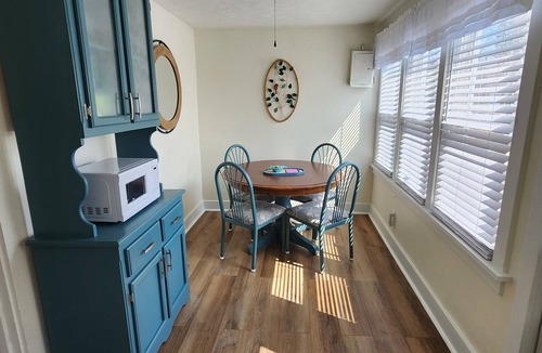 Gladstone Cottage | #7 2bed 1bath LAKE MI Fishing Cabin WiFi AC Deck Firepit Kayaks Paddle Boat Dock