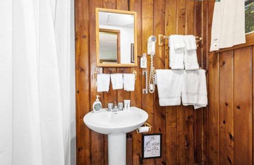 Chippewa Lake House | 7 Cabins on Chippewa Lake