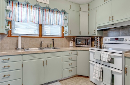 Hemlock Cottage | 7 Mi to Mississinewa Lake! Charming Home