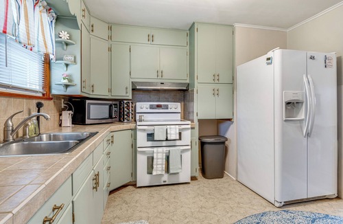 Hemlock Cottage | 7 Mi to Mississinewa Lake! Charming Home