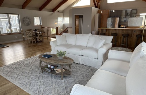 Harbor Springs House | 8-30 to 9-5 OPEN! Sleeps 13 Large Private Lake Michigan Beach