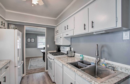 Bedford Cottage | 8 Mi to Lake Eerie & Dtwn Toledo! Peaceful Cottage