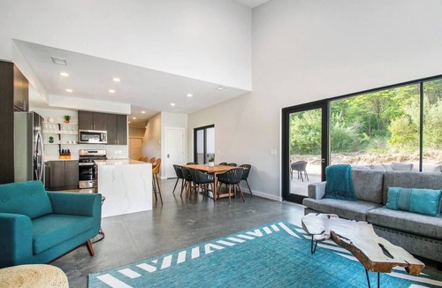 Stevensville House | 90 min from Chicago, Pool, Hot Tub, Pet Friendly come enjoy After Dune Delight