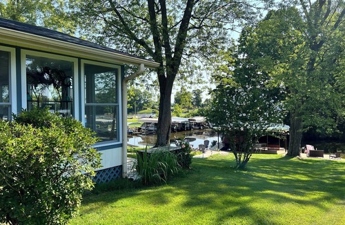 Monticello House | A peaceful retreat, come relax on Lake Shafer. Fire pit, kayaks & games.