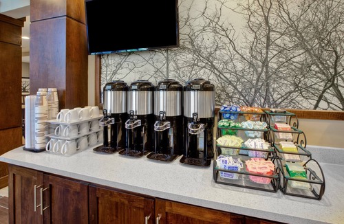 Benton Harbor Apartment | Accessible Studio w/Walk-In Shower & Breakfast