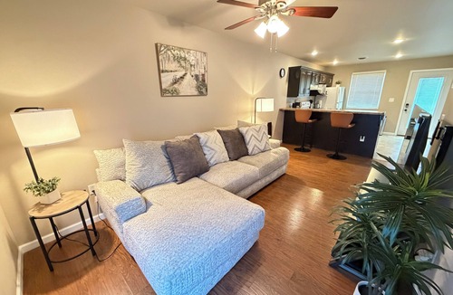 Mount Carmel House | ACE STAYS: Modern 1 BR Townhouse in Mt Carmel