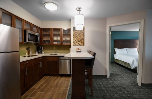 Holland Apartment | ADA Suite w/Roll-in Shower, Breakfast, & Pool