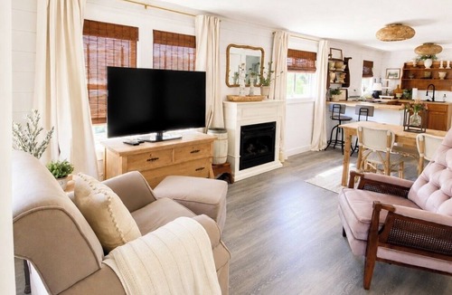 Warsaw Cottage | Adorable 2-bedroom cottage with lake access to Big Barbee