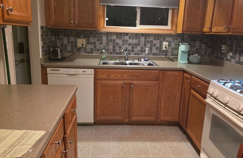 Pleasant Prairie House | Adorable 2-bedroom house with AC in Kenosha perfect for relaxing,