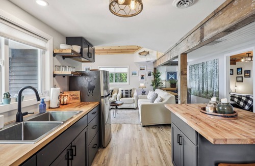 Lodi Cottage | Adorable Updated Cozy Cottage set on Lake Wisconsin's Sunset Bay