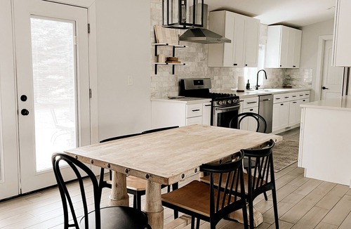 Troy House | Aesthetic ranch style home with modern furnishings