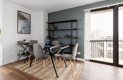 Rush and Division Apartment | Airy Gold Coast 2BR w/Gym, Pool, near. Oak St. Beach, by Blueground
