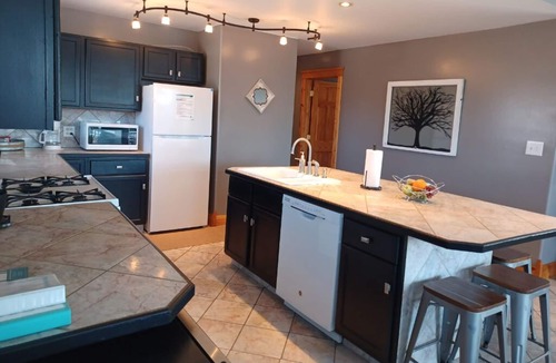 Monticello Hotel | Alexander’s Landing Penthouse - Lakefront, Balcony, and Room to Relax
