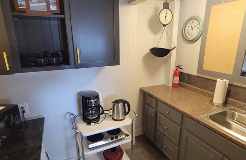 Algonac Cottage | Algonac Corner Cottage – The Coolest New Place in Algonac