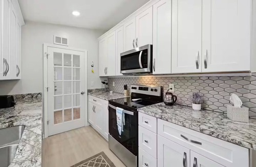 Commerce Township House | Amazing Oasis*Union Lake*Lakehouse*Hot Tub*5-Stars*Kayak*