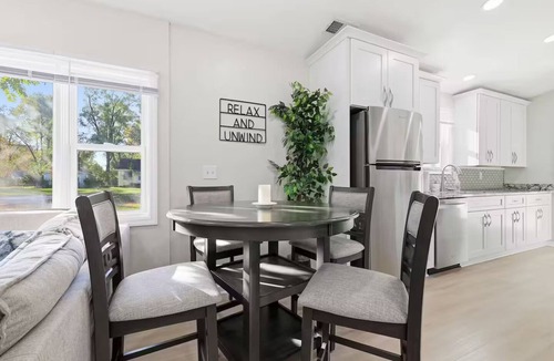 Commerce Township House | Amazing Oasis*Union Lake*Lakehouse*Hot Tub*5-Stars*Kayak*