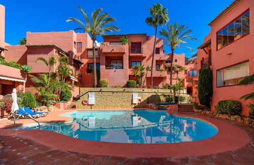 Nikki Beach Apartment | Apartment 'Jardines De Don Carlos' with Shared Pool, Wi-Fi and Air Conditioning
