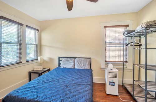 Mexicantown - Southwest Detroit Apartment | Apartment ∙ 2 bedrooms ∙ 4 guests