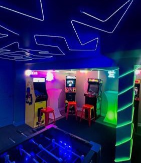 Chicago House | Arcade Theater Gym Office Sleeps 15