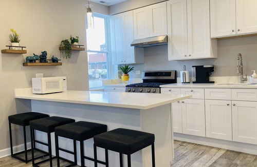 Bridgeport Apartment | Archer #2 - New 3 Bedroom near McCormick Place, Wintrust Arena, Chinatown