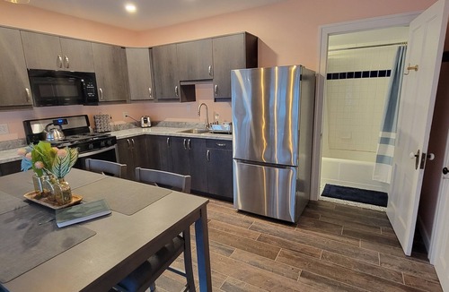West Washington House | Art and Lodging