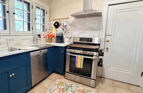Whitefish Bay Apartment | Art of the Ordinary a Colorful 5BR Retreat in Whitefish Bay