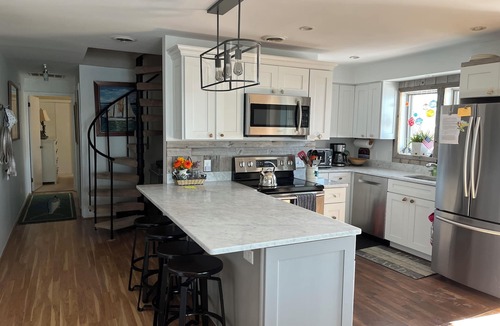 Dewey Beach Condo | Available now 3nite min 2026 Aug 23-26 Bayfront beach Getaway & parking sleeps 8