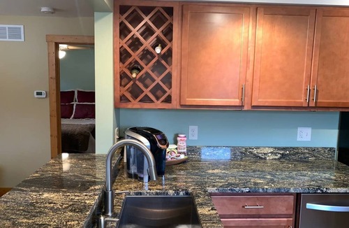 Lansing House | Avalon Guest Lodge 3102 House. 2 Baths, 2 Living Rooms. Sleeps 9