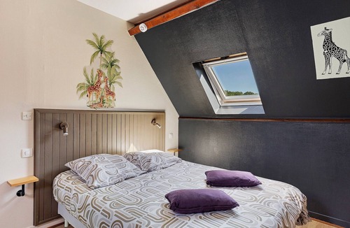 Chatillon-sur-Indre Bed & Breakfast | B&B 'La Ferme Des Bigornes - Girafe' with Shared Terrace, Garden, and Wi-Fi