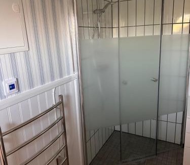 Vastra Frolunda House | Backstugan - litet hus med storslaget läge