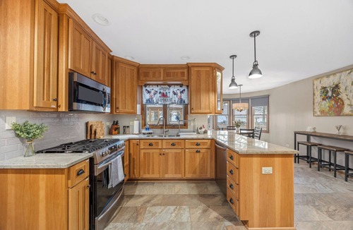 Frankfort House | Baker Hill, A Country Getaway for the Whole Family!