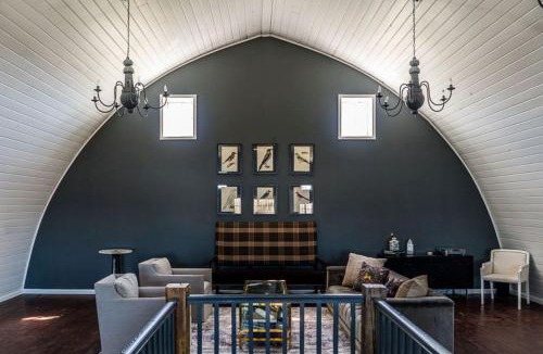Three Oaks House | Barn of Three Oaks near Lake Michigan and Journeyman