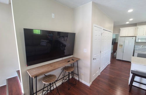 Sheridan House | Barndominium Retreat – 8 Min to Grand Park + Big Outdoor Space