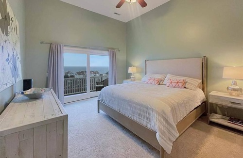 Bay Harbor Condo | Bay Harbor Condo in Gated Community. Lake Michigan Views, Golfing & Shopping!