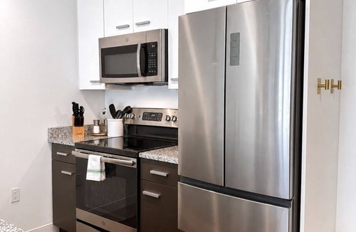 Bay View Apartment | Bay View Designer 1BR · Best Location with Balcony, Gym, and Terrace · Sleeps 4