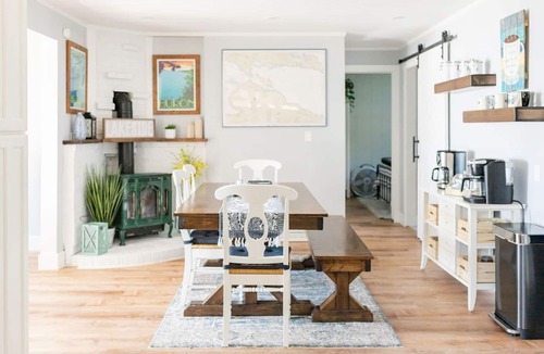 Hessel Cottage | Bayside Bungalow: Waterfront Fun | Swim, Kayak & Enjoy Summer Lake Life
