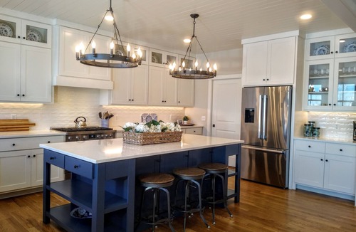 Riverside House | Beach Breeze-LAKEFRONT HOME-Private Beach-Porch-Deck-Firepit-5BR Ensuite-Hot Tub