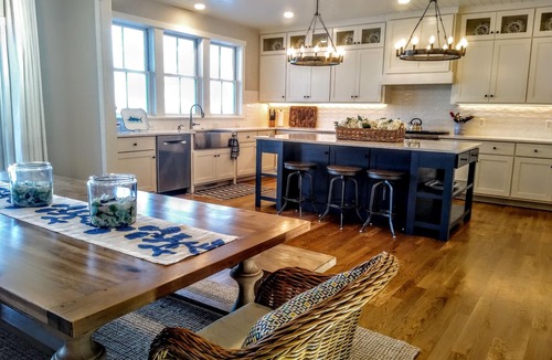 Riverside House | Beach Breeze-LAKEFRONT HOME-Private Beach-Porch-Deck-Firepit-5BR Ensuite-Hot Tub