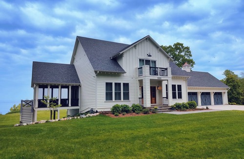 Riverside House | Beach Breeze-LAKEFRONT HOME-Private Beach-Porch-Deck-Firepit-5BR Ensuite-Hot Tub