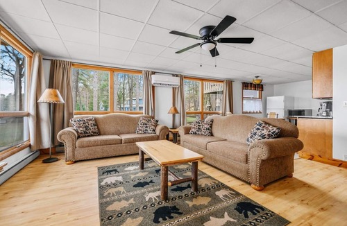 Mayfield Condo | Beachfront | 10mi to TC | Pontoon Rental l Sauna