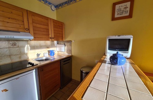 Saint-Jean-de-Monts Apartment | Beachfront Studio/Cabin, Sleeps 4, Terrace, Veranda, Pets Allowed, Near Golf, Saint-Jean-de-Monts