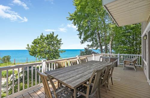 Miami Park House | Beachfront Haven - Sunset Views - Hot Tub - BBQ - Family Friendly