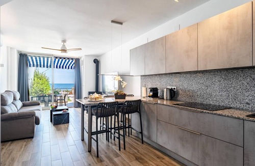 Sitio de Calahonda House | Beachfront holiday home in Malaga