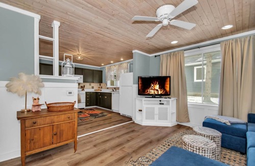 Grand Beach House | Beachglass Cottage - Family Friendly Kids and Pets, Grand Beach, MI